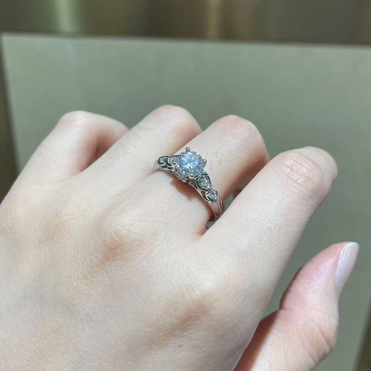 Single Head Women's Ring S925 Silver Plated Platinum Customized Selection Main Stone Moissanite 1.0ct/Side Stone Cubic Zirconia